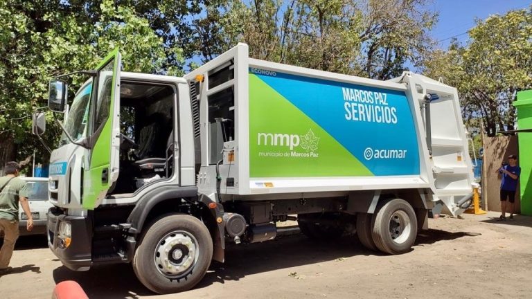 Marcos Paz presentó un nuevo camión compactador de residuos