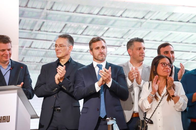 Se inauguró la nueva planta de la empresa Rehau en Pilar
