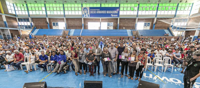Entregaron tablets a jubilados en Almirante Brown
