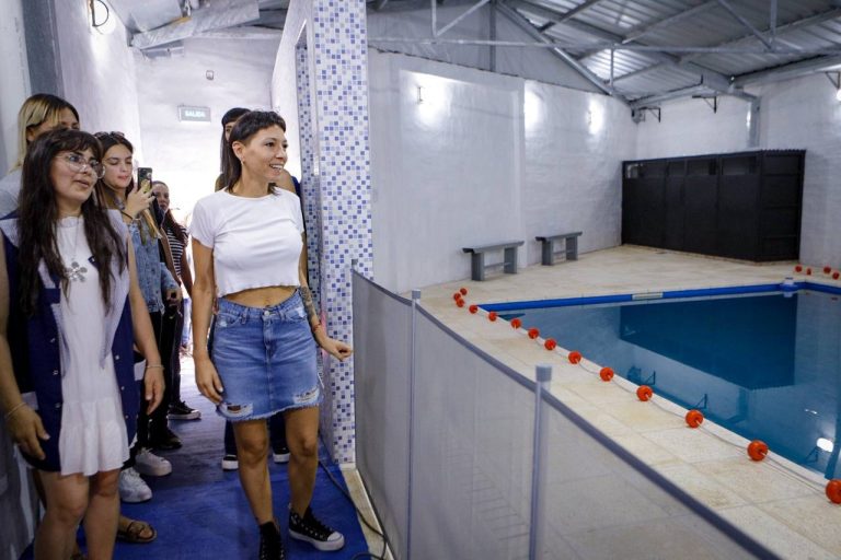 Inauguran pileta comunitaria en Bernal Oeste