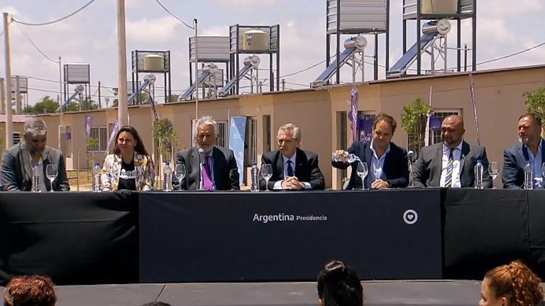 Alberto Fernández entregó la vivienda 70 mil del Procrear