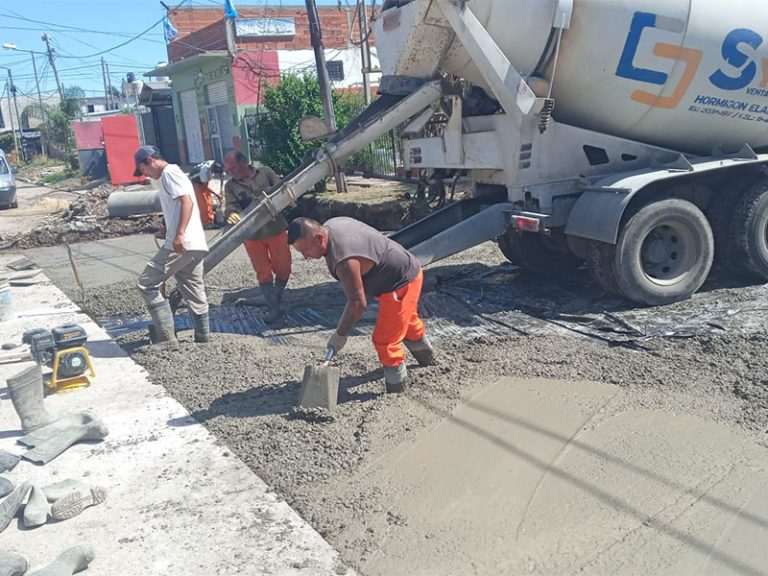 Avanzan mejoras en la red vial en Varela