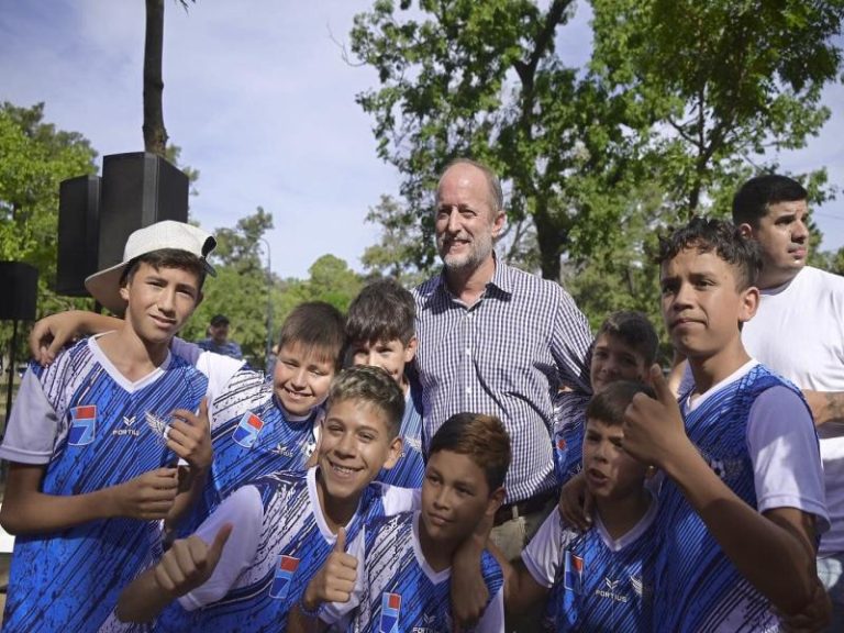 Insaurralde reconoció a clubes y sociedades de fomento de Lomas