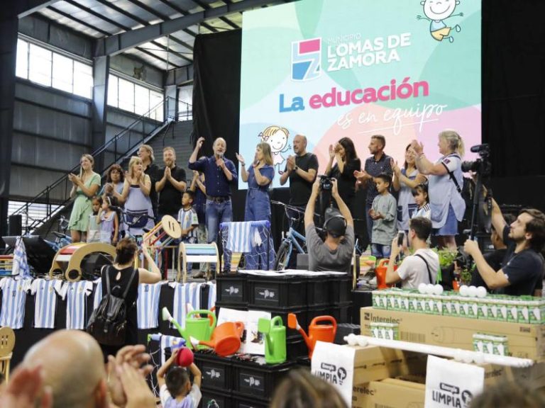 Entregaron materiales para jardines de infantes de Lomas