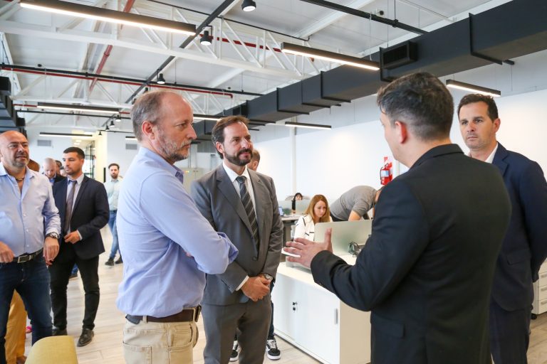 Insaurralde inauguró una planta de AP-Biotech en Lomas