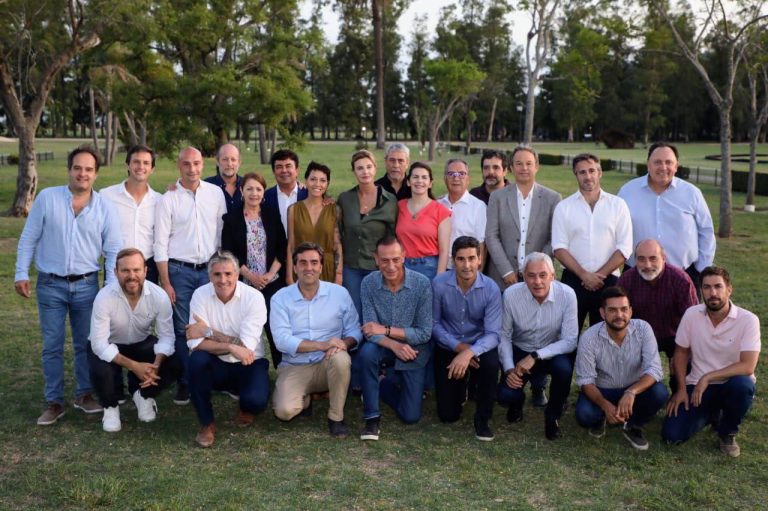 Advertencia de los intendentes peronistas: “Pueblo o mafia”