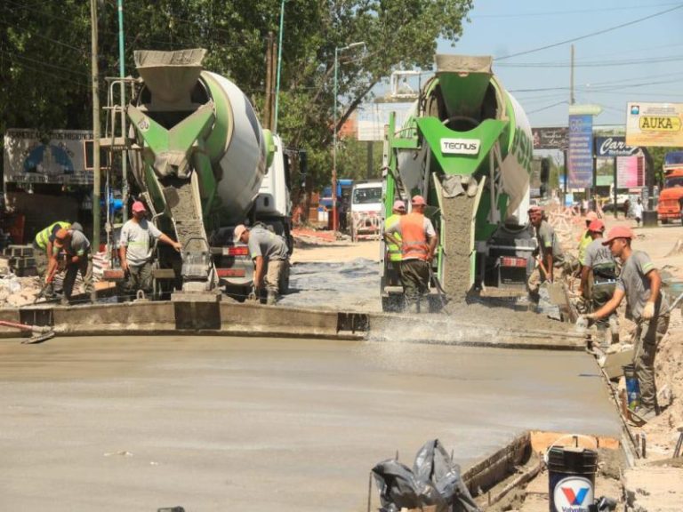 Repavimentación integral de varias cuadras en Lomas