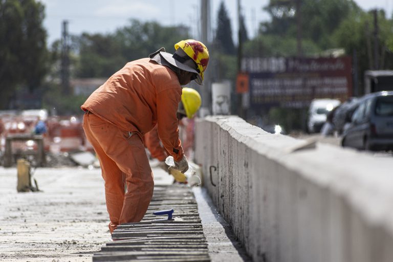 Repavimentan Ruta 4 a lo largo de Almirante Brown