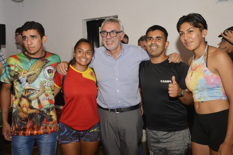 Zamora se reunió con jóvenes en el barrio La Paloma