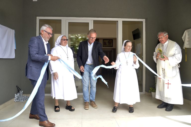 Zamora estuvo presente en la inauguración del nuevo edificio del Hogar Santa Rosa en Tigre