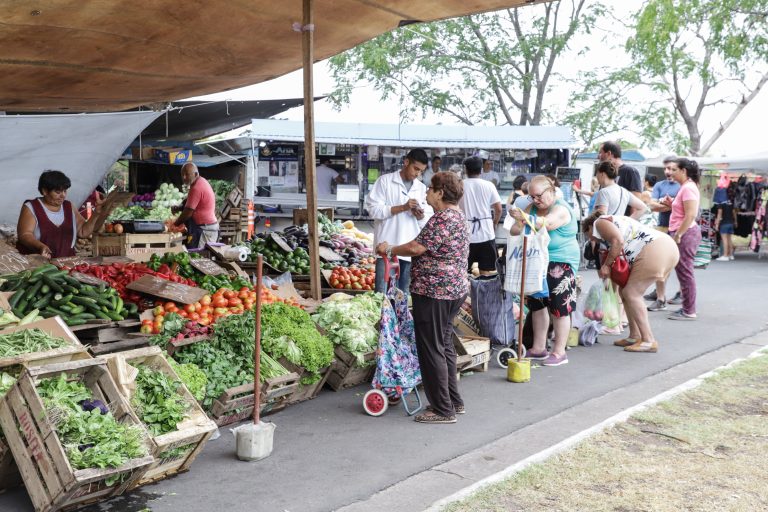 Las ferias barriales se suman al Programa de Abaratamiento que se realiza en La Matanza