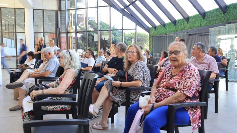 Entregan actas de protección de viviendas en Lanús