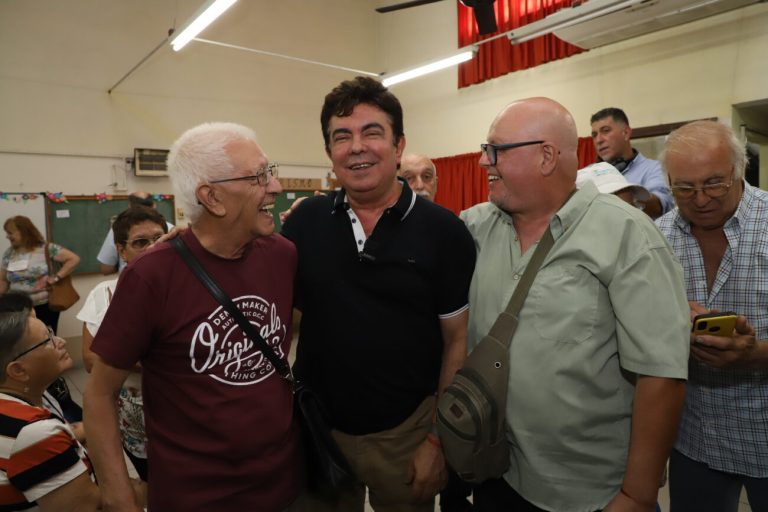 Espinoza se reunió con vecinos de Ramos Mejía y Lomas del Mirador