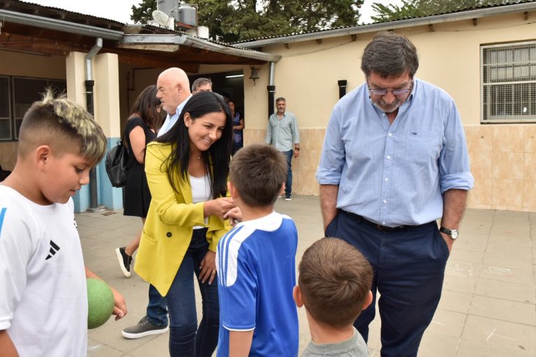 Correa recibió a Sileoni en Malvinas Argentinas
