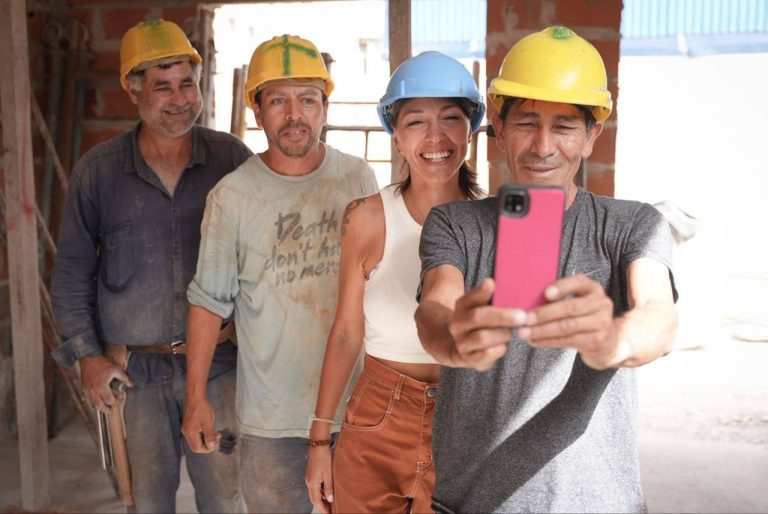 Avanza construcción de viviendas en Villa Azul