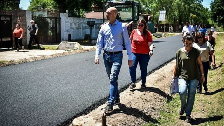 Pavimentan la calle Fiesta Nacional de la Flor