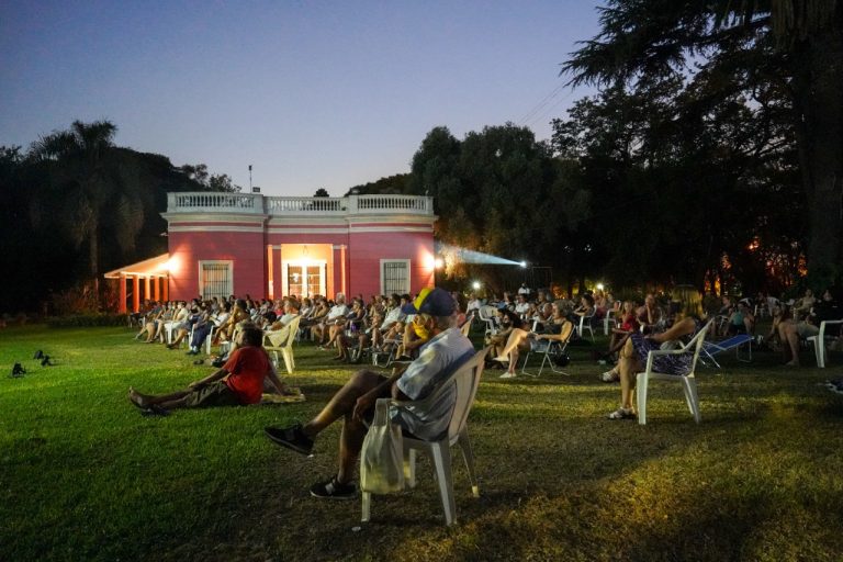 Noche de cine al aire libre en Vicente López