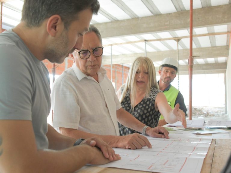 Descalzo recorrió el avance de diferentes obras en Ituzaingó