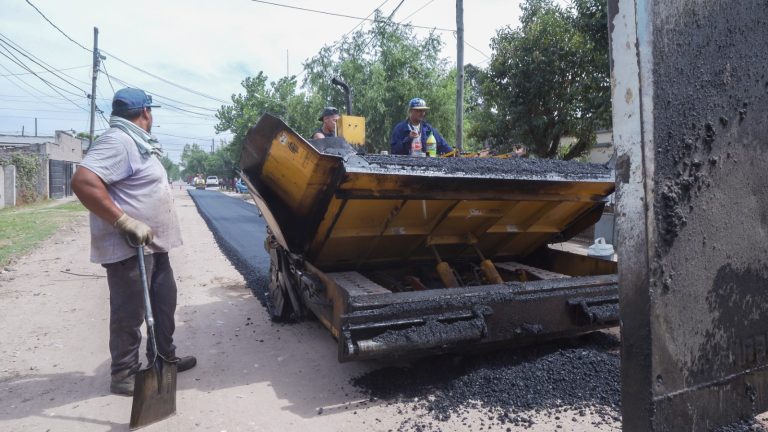 Pavimentan calles en Moreno Norte
