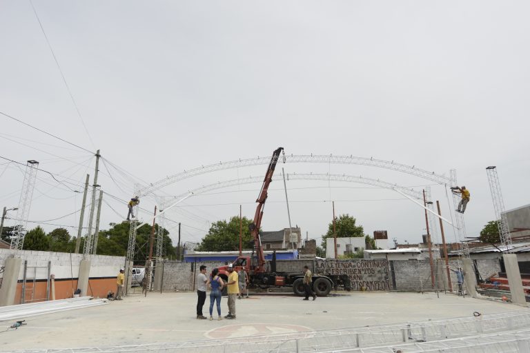 Construyen techo parabólico para el Club Unión en Monte Grande