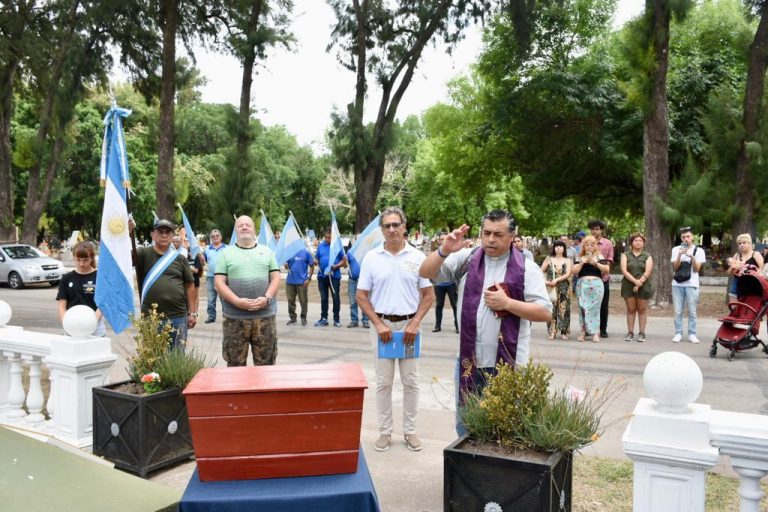 Trasladaron restos de héroe de Malvinas a cementerio de Calzada