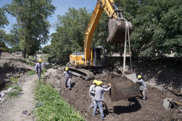 Avanzan obras para recuperar ribera de Arroyo del Rey