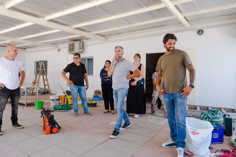 Zabaleta recorre las obras en escuelas de Hurlingham