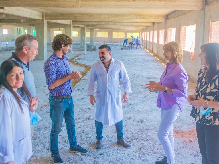 Andreotti recorrió las obras del Hospital Petrona V. de Cordero