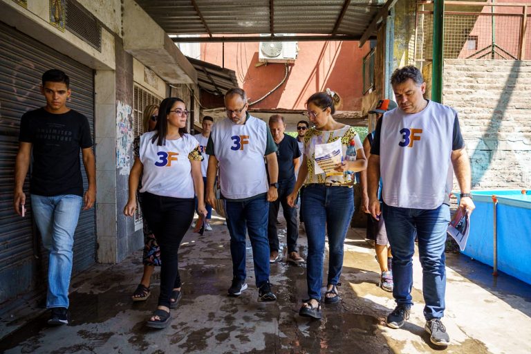 Valenzuela encabezó jornada puerta a puerta para que los chicos vuelvan a la escuela