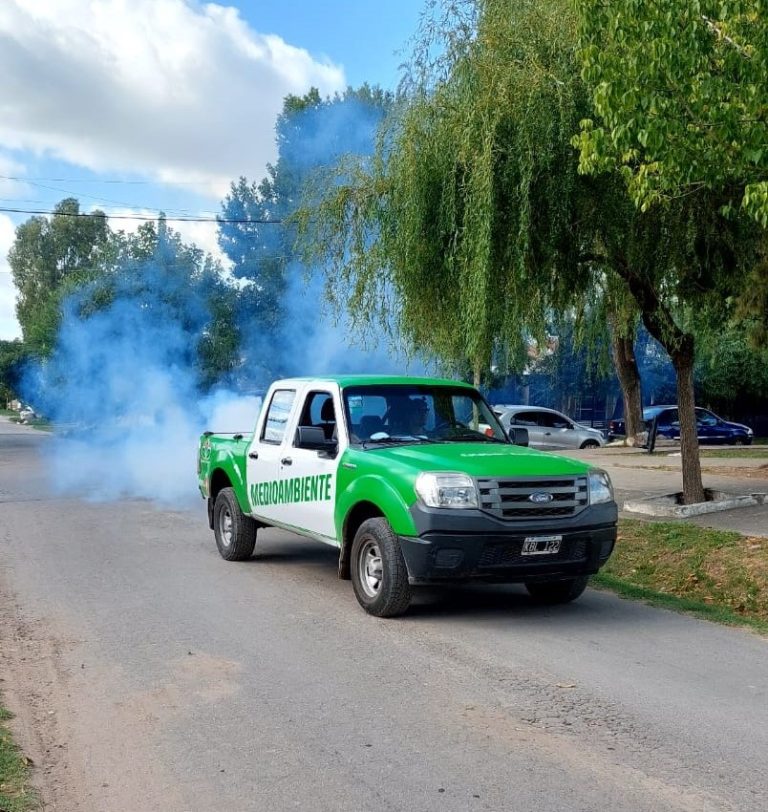 Labores de fumigación en 9 de Abril y Monte Grande Sur