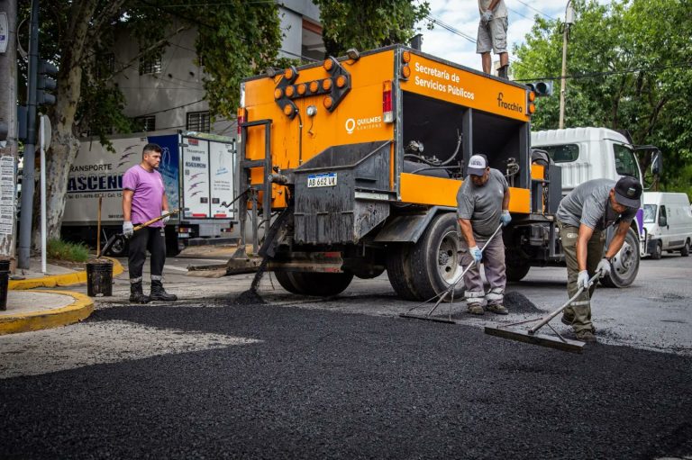Avanza plan de bacheo en el centro de Quilmes