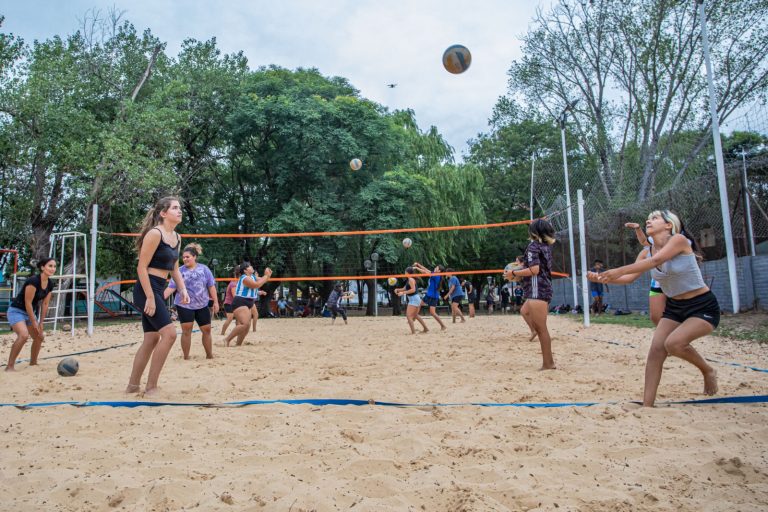 Realizan beach handball en Berazategui