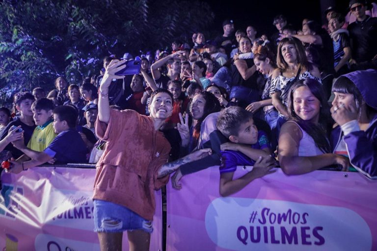 Miles de familias de Quilmes disfrutaron en el barrio La Paz de los Carnavales 2023