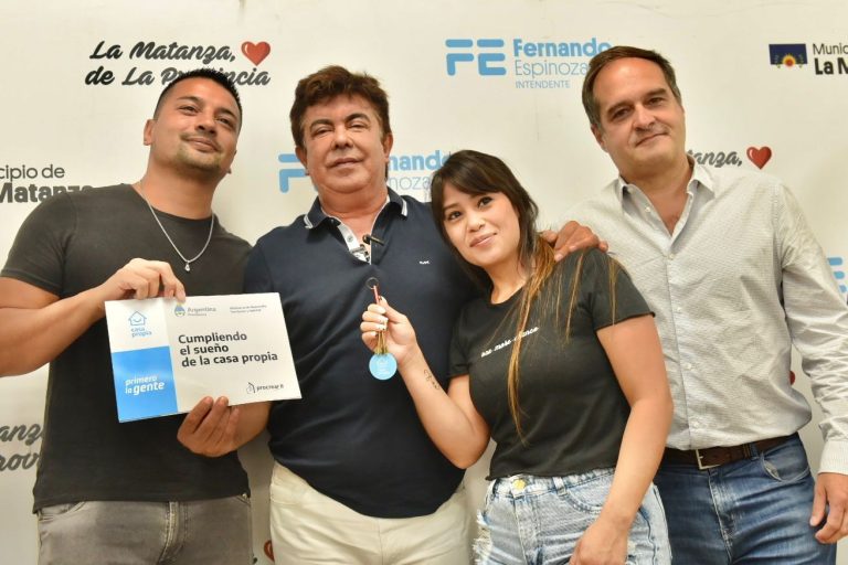 Espinoza y Maggiotti entregaron nuevas viviendas en La Matanza