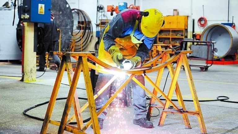 La desocupación bajó a 6,7% en el tercer trimestre de 2022