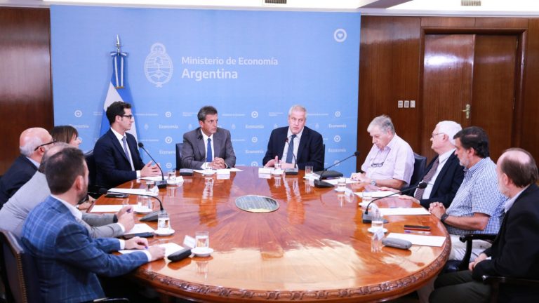 El gobierno fijó un tope a suba de cuotas de colegios privados