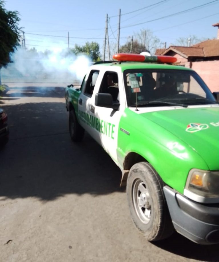Labores de fumigación de barrios en Esteban Echeverría