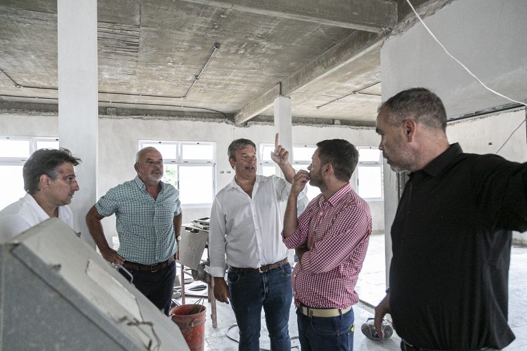 Avanzan obras en escuelas de Ministro Rivadavia