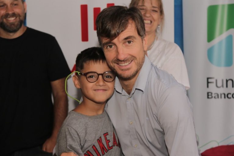 Entregaron anteojos en más escuelas primarias de Morón