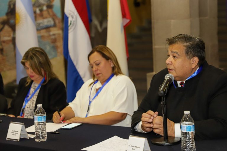 Ishii fue designado secretario ejecutivo en el Foro de Ciudades del Aprendizaje en México