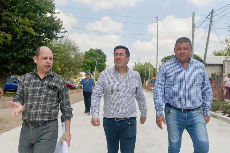 Nardini recorrió obra hidráulica y vial en Malvinas Argentinas