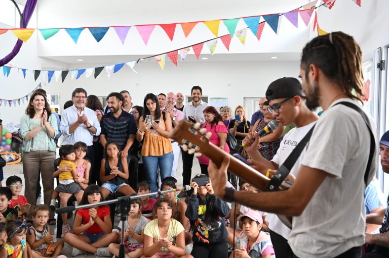 Mariel Fernández y Sileoni supervisaron las obras en escuelas de Moreno