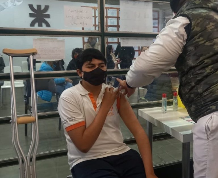 Moreno recordó a los padres la importancia de sus hijos se vacunen en el inicio de clases
