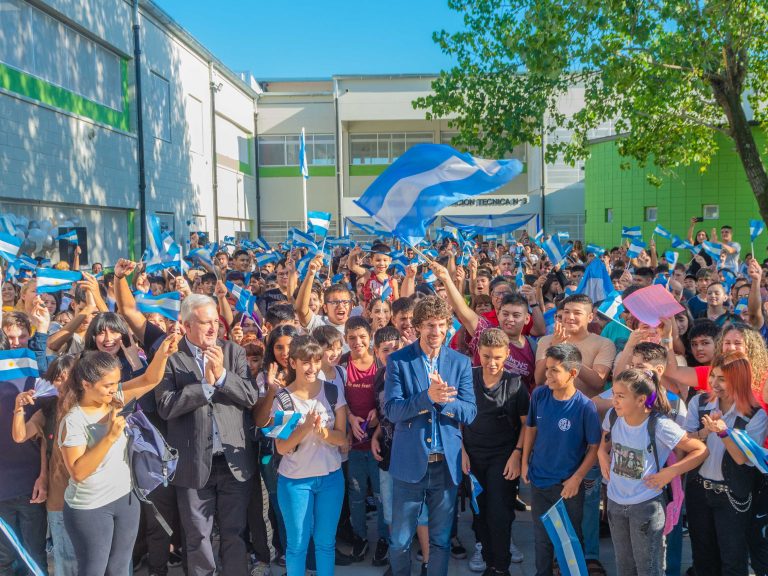 Andreotti inauguró el renovado edificio de la Escuela Técnica N°3