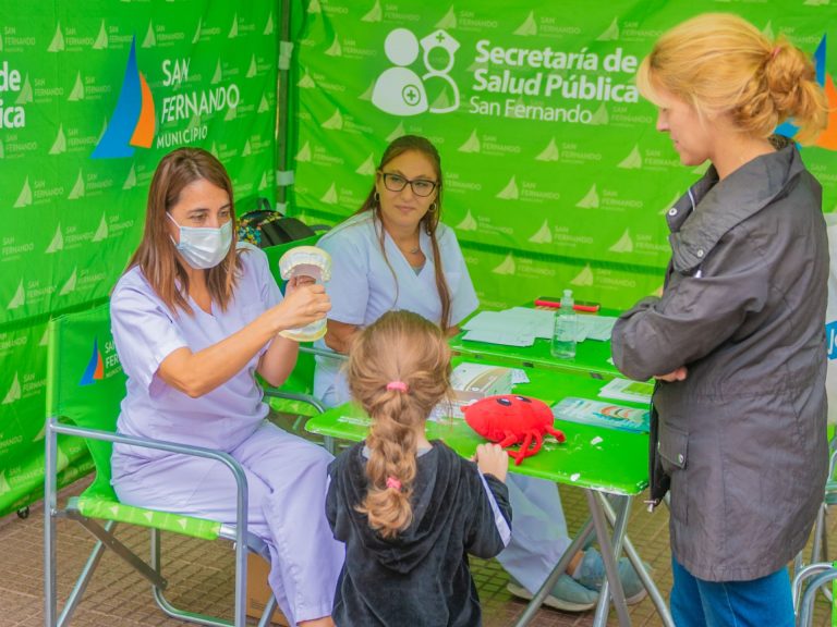 Se realizó en la Plaza San Martín de San Fernando una jornada por el “Día de la Salud Bucodental”