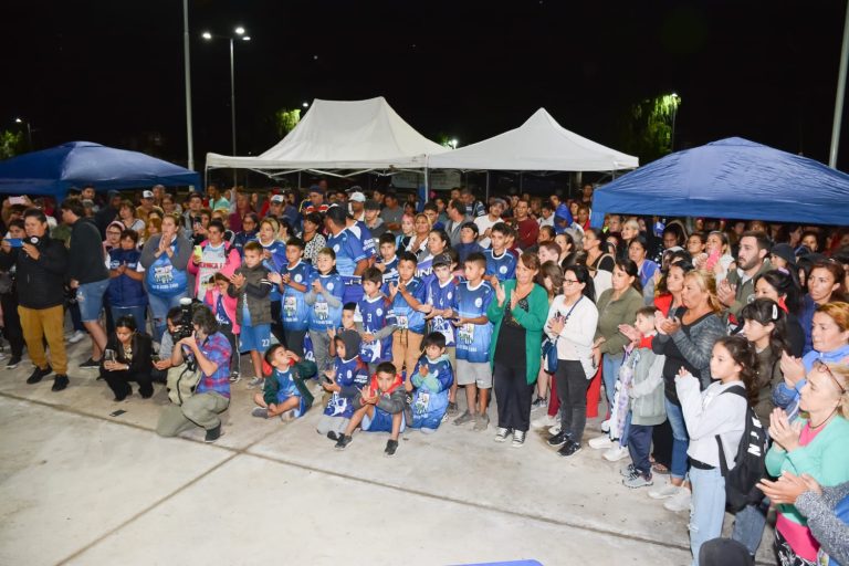 Inauguran alumbrado público en el barrio Las Lomas
