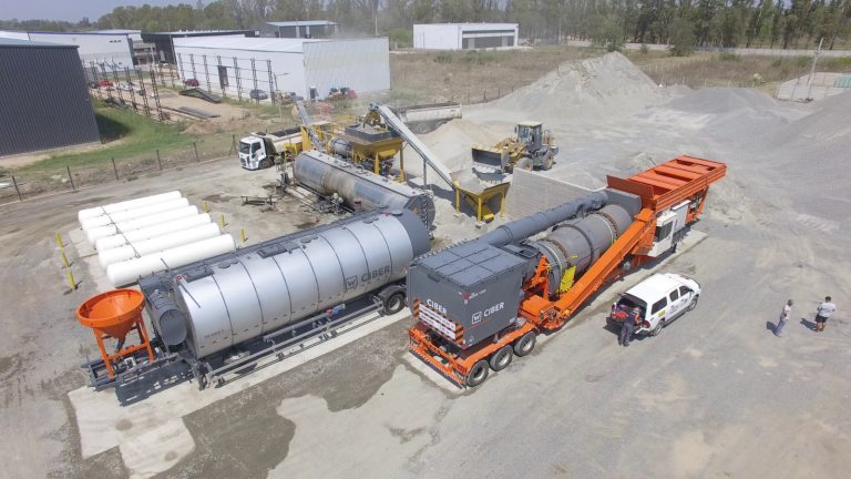 Moreno sumó una nueva planta asfáltica para agilizar las obras
