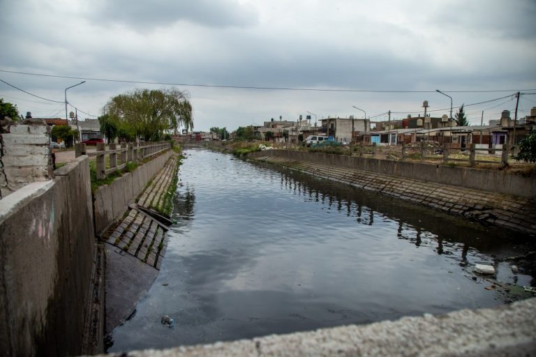 Labores de limpieza en arroyos en Quilmes