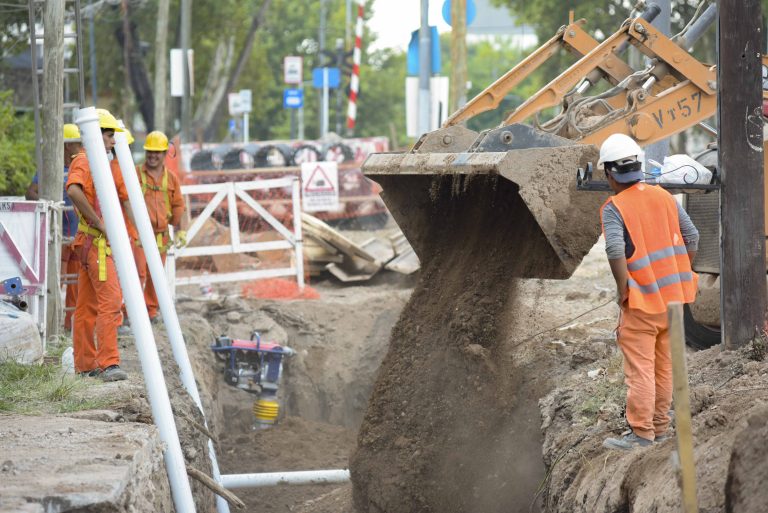 Moreira, Katopodis y Giuliano recorrieron la construcción del Paso Bajo Nivel de Perdriel