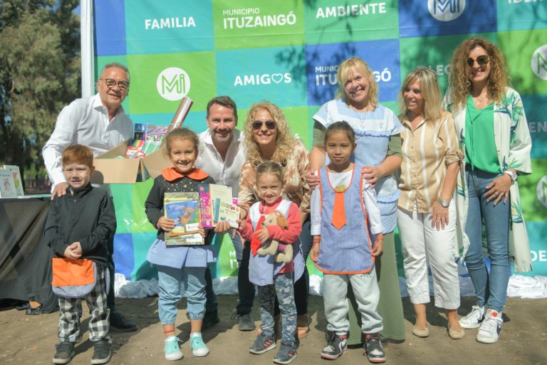Descalzo entregó materiales educativos en más de 30 instituciones de Ituzaingó